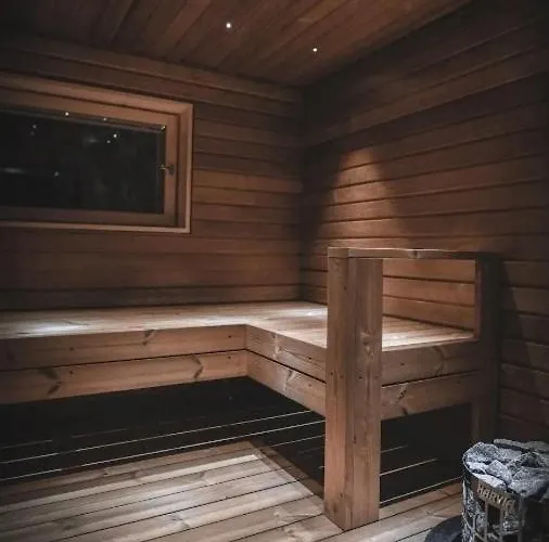Cozy With Sauna, Private Entrance Apartament